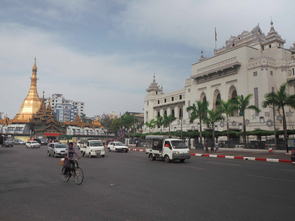 yangon-myanmar-que-ver-city-hall