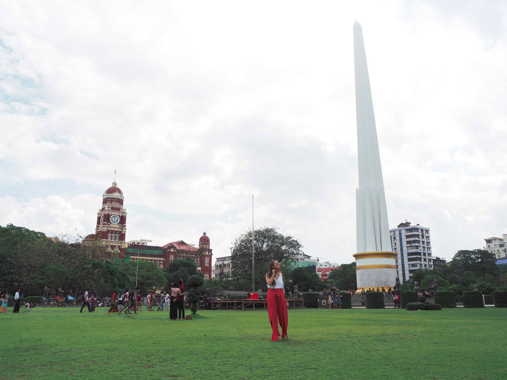 yangon-myanmar-que-ver-independence-monument-maha-bandula-park