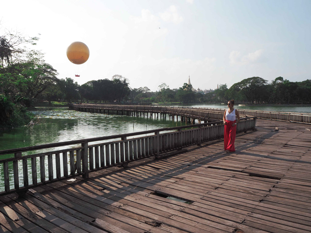 yangon-myanmar-que-ver-lago-kandawgi-park