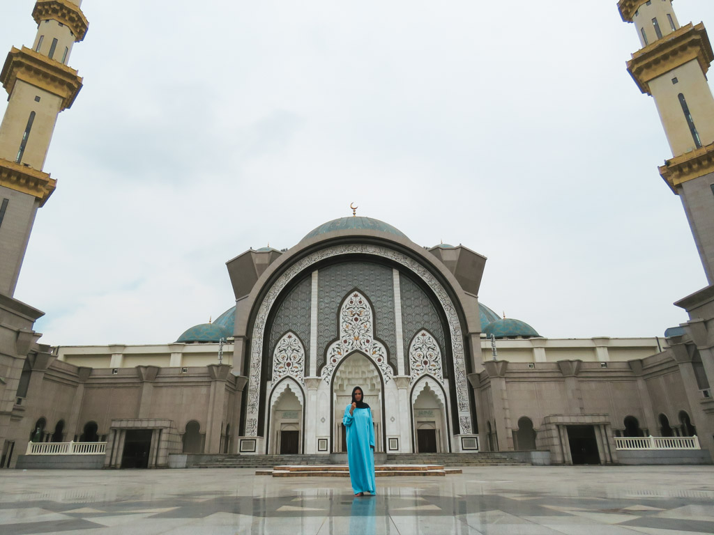 que-ver-y-hacer-en-kuala-lumpur-mezquita-masjid-wilayah-persekutuan