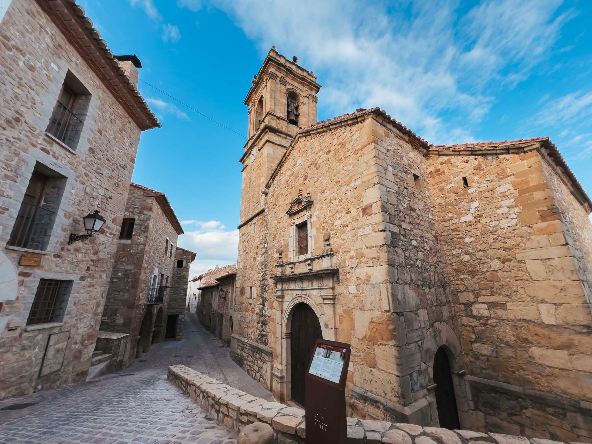 Iglesia-de-San-Salvador-Culla-Ruta-de-los-cataros-comunitat-valenciana