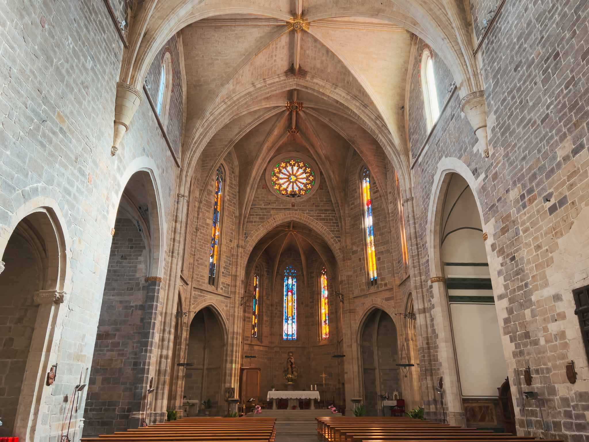 Interior-de-la-Iglesia-Arciprestal-Sant Mateu-Ruta-de-los-cataros-comunitat-valenciana